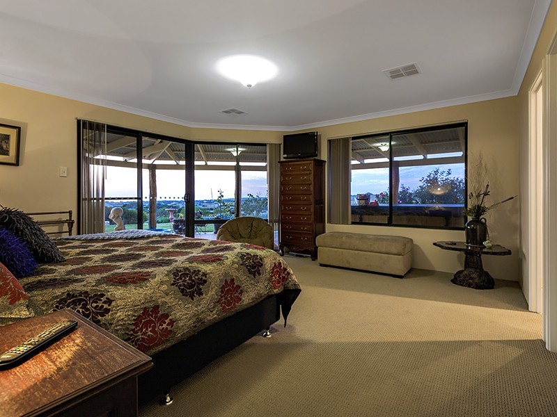 219 Cooper Street, Waggrakine WA 6530