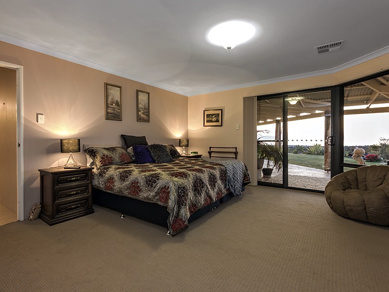219 Cooper Street, Waggrakine WA 6530