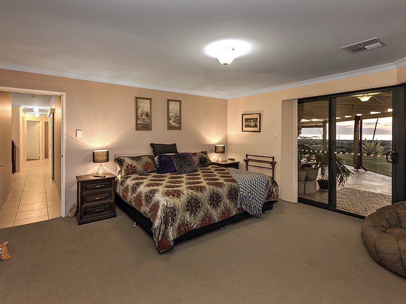 219 Cooper Street, Waggrakine WA 6530