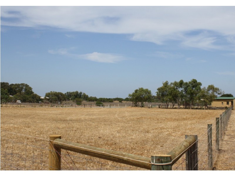 30 Dolby Drive, Waggrakine WA 6530