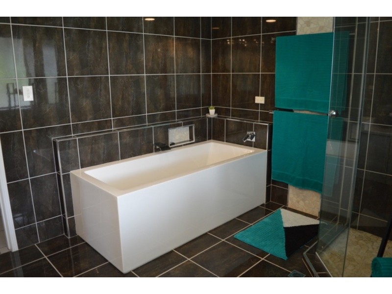 12 Waddington Parade, Plainland QLD 4341