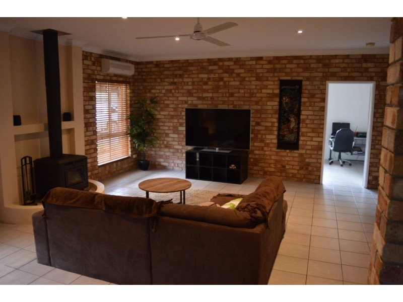 12 Waddington Parade, Plainland QLD 4341