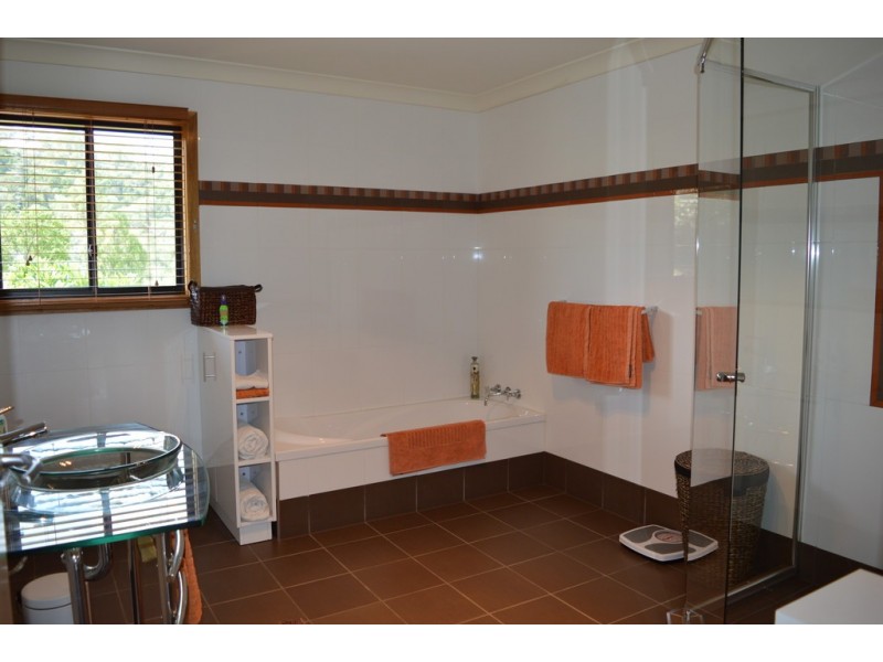 15 Anthony Court, Summerholm QLD 4341