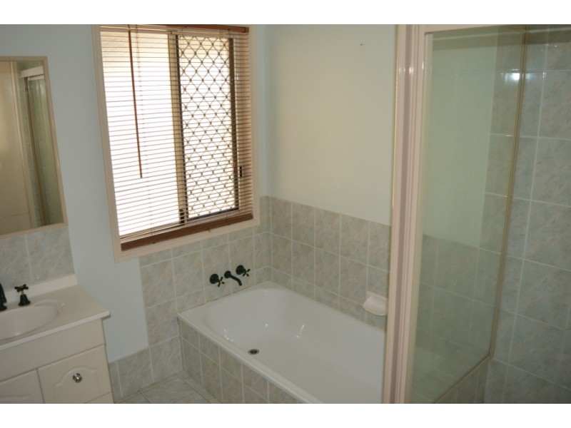 215 Lakes Drive, Laidley Heights QLD 4341