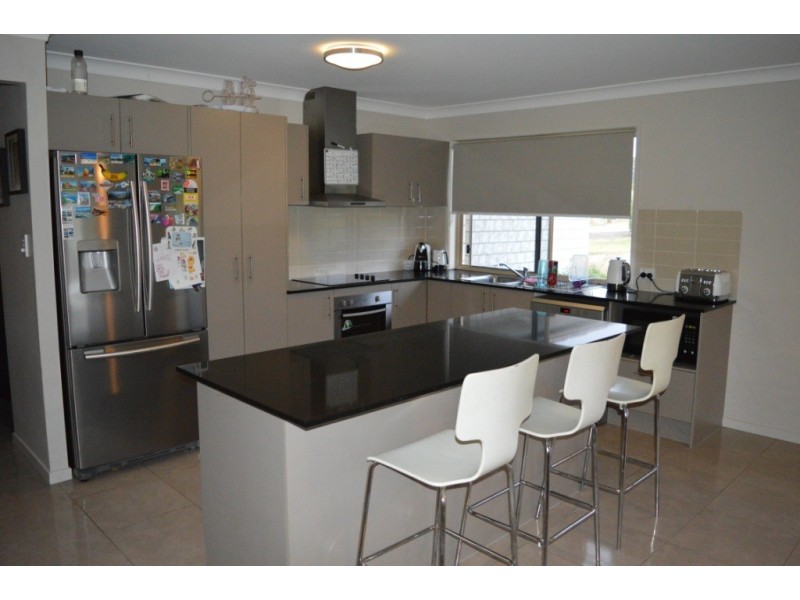 6 Cricklewood Crt, Plainland QLD 4341