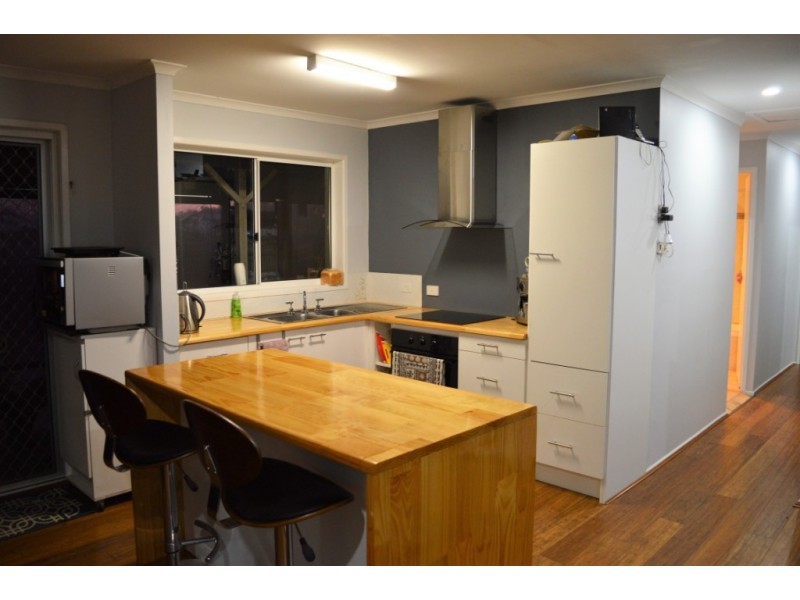 7 Johnson Dr, Lockrose QLD 4342