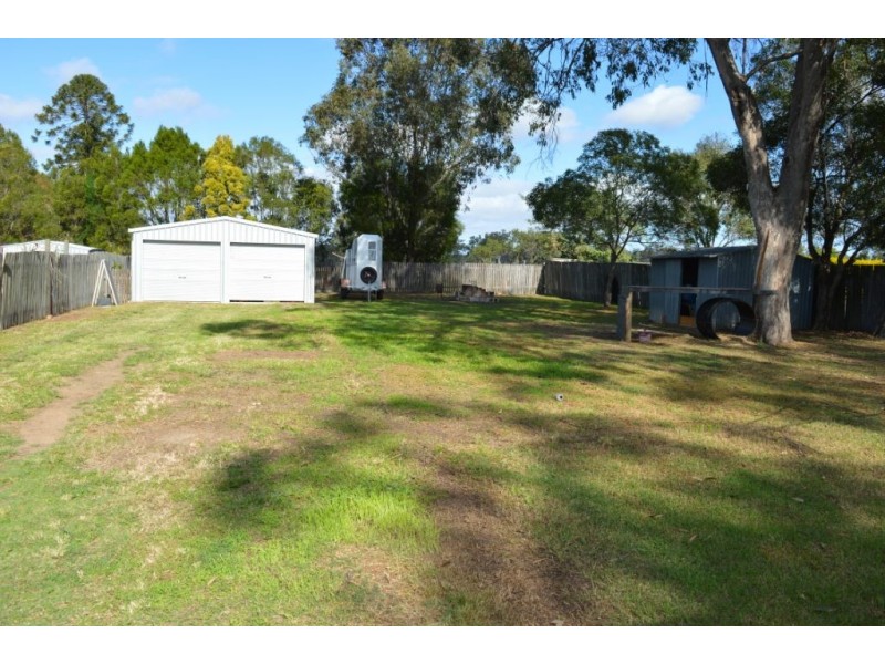 22 Calvin St, Walloon QLD 4306