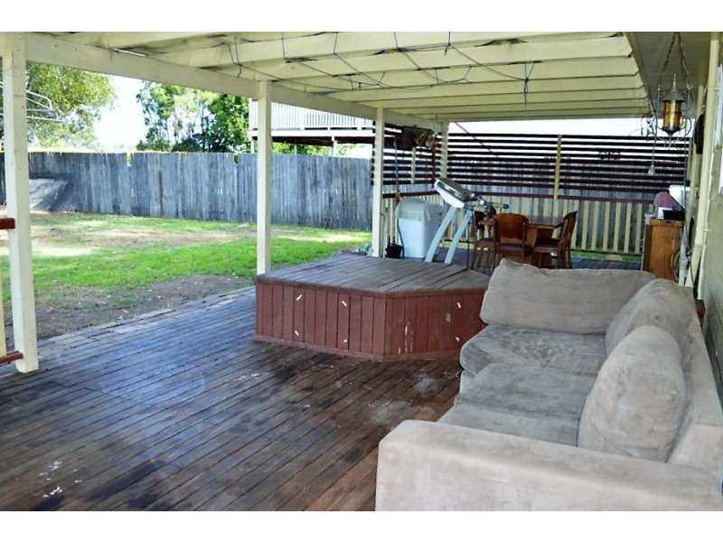 22 Calvin St, Walloon QLD 4306