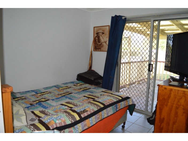 22 Calvin St, Walloon QLD 4306