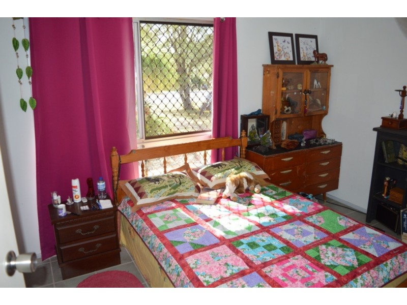 22 Calvin St, Walloon QLD 4306