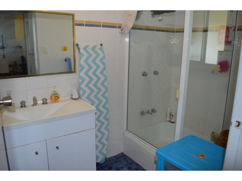 22 Calvin St, Walloon QLD 4306