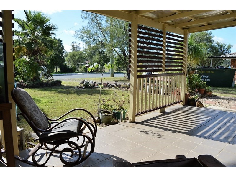 22 Calvin St, Walloon QLD 4306