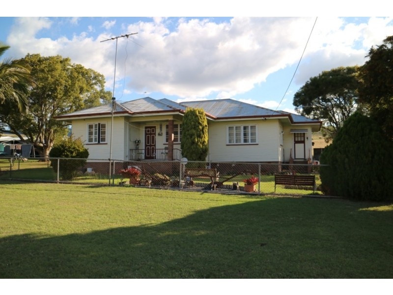 2072 Mt Sylvia Rd, Woodbine QLD 4343