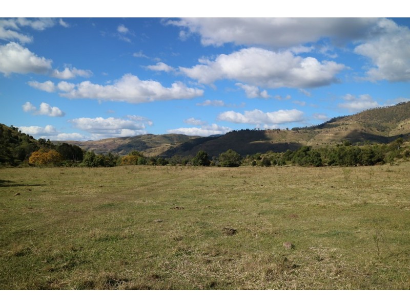 2072 Mt Sylvia Rd, Woodbine QLD 4343