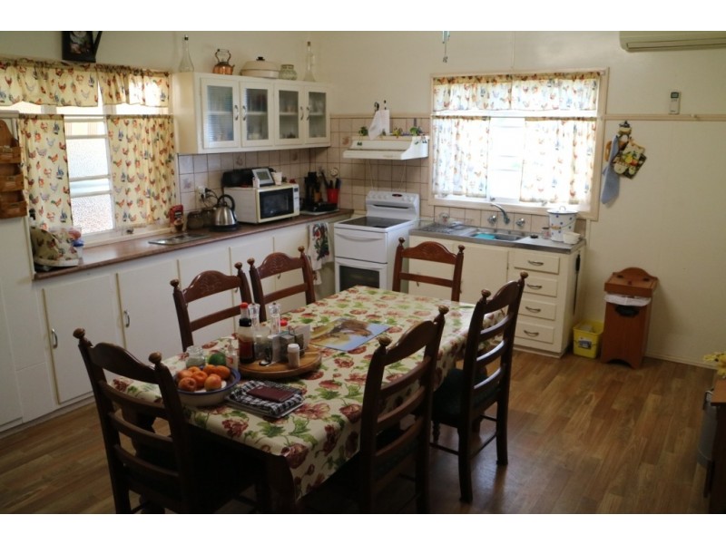 2072 Mt Sylvia Rd, Woodbine QLD 4343