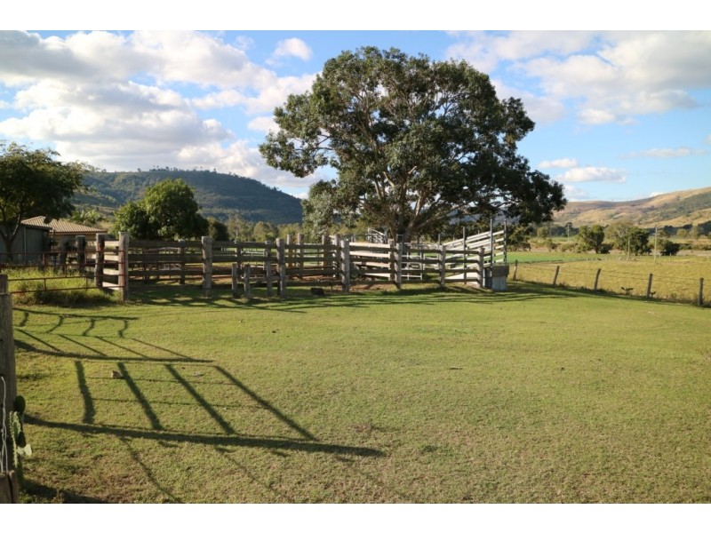 2072 Mt Sylvia Rd, Woodbine QLD 4343