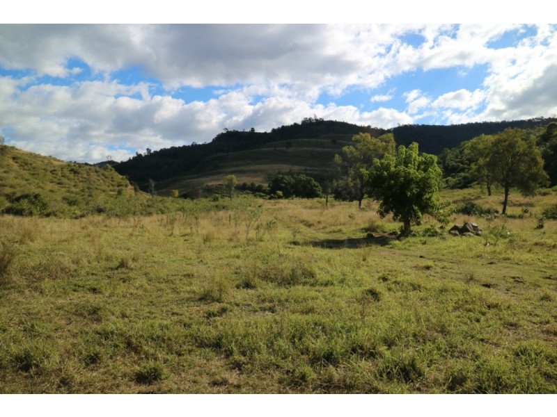 2072 Mt Sylvia Rd, Woodbine QLD 4343