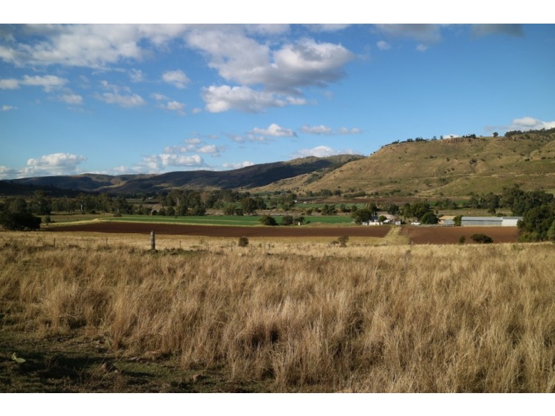 2072 Mt Sylvia Rd, Woodbine QLD 4343