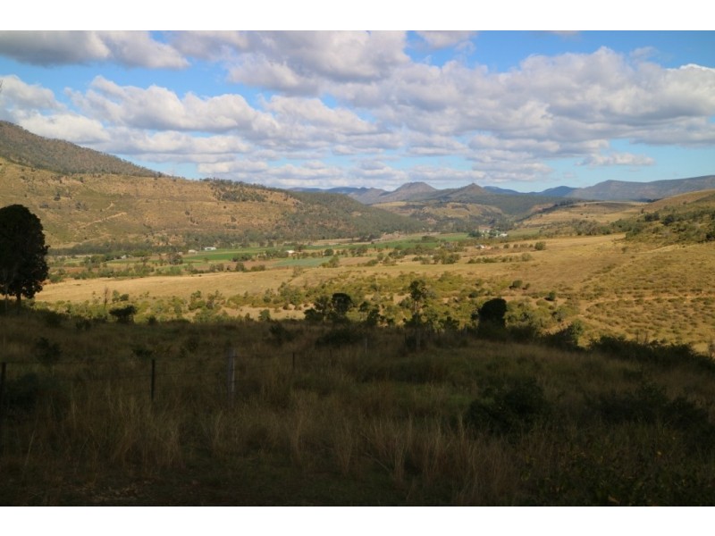 2072 Mt Sylvia Rd, Woodbine QLD 4343