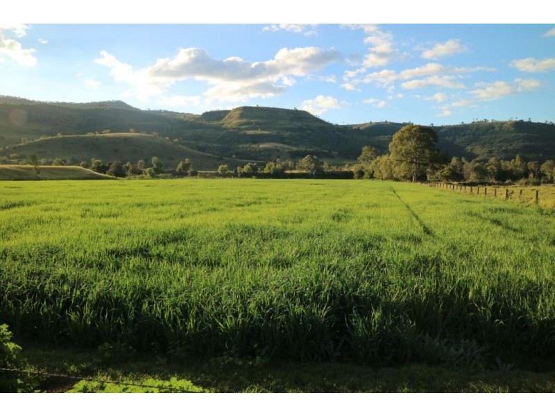 2072 Mt Sylvia Rd, Woodbine QLD 4343