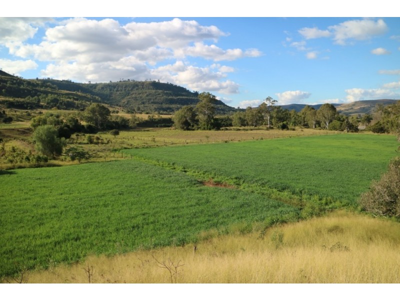 2072 Mt Sylvia Rd, Woodbine QLD 4343