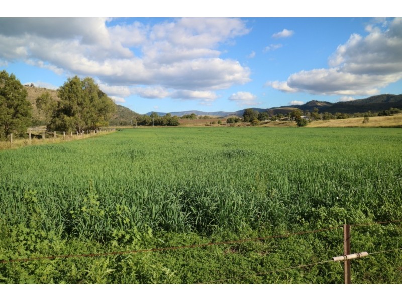 2072 Mt Sylvia Rd, Woodbine QLD 4343