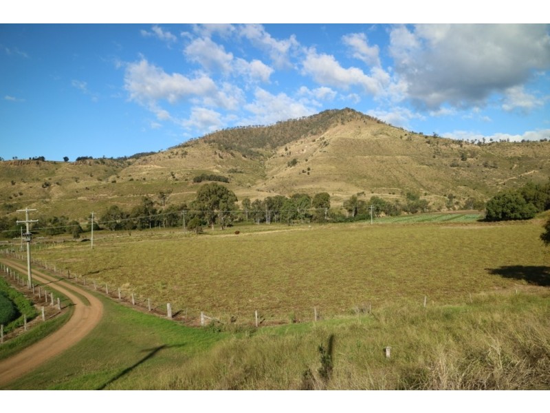 2072 Mt Sylvia Rd, Woodbine QLD 4343