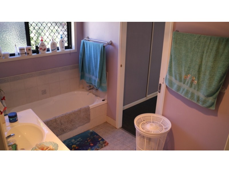 142 Lakes Drive, Laidley Heights QLD 4341