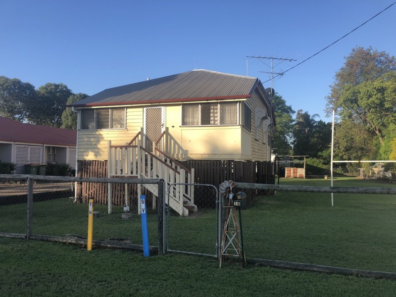 16 Railway St, Forest Hill QLD 4342