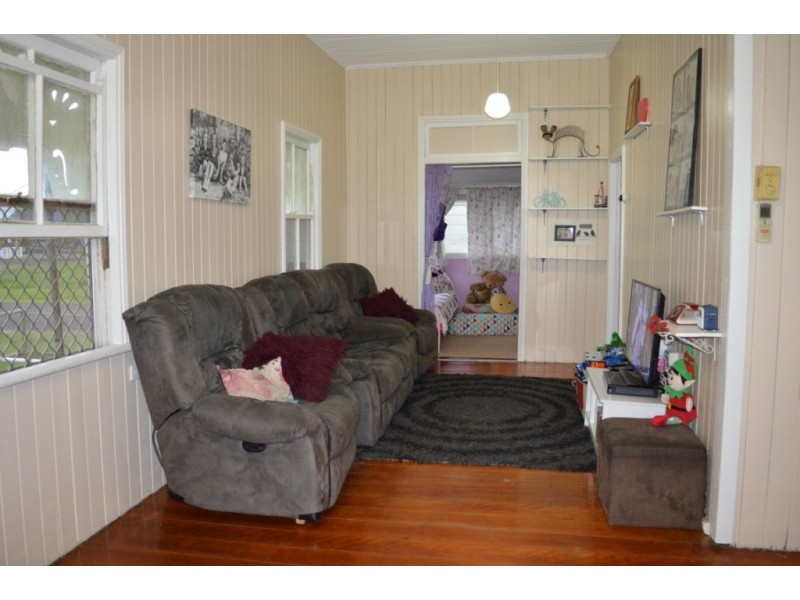 16 Railway St, Forest Hill QLD 4342