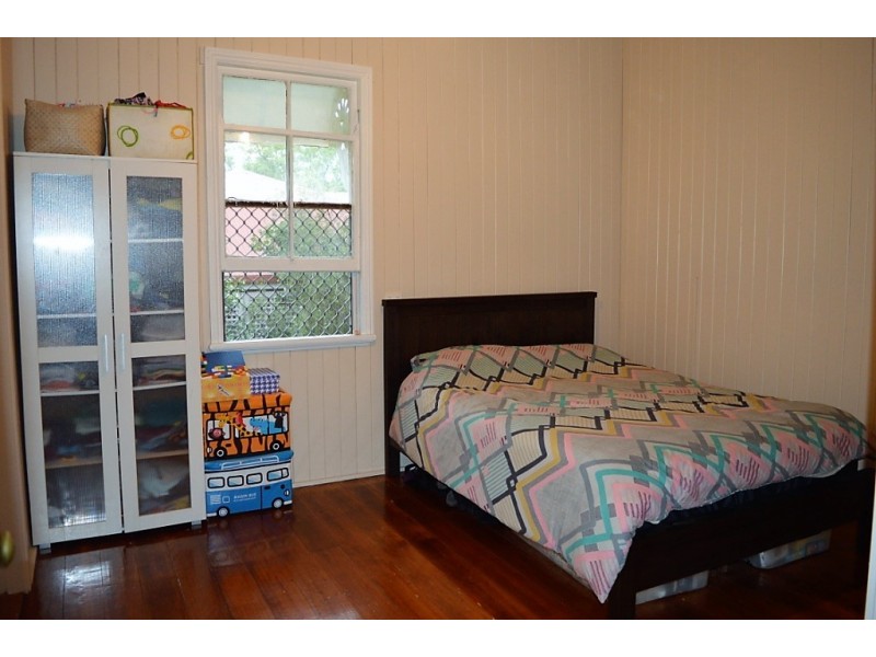 16 Railway St, Forest Hill QLD 4342
