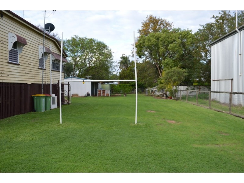 16 Railway St, Forest Hill QLD 4342