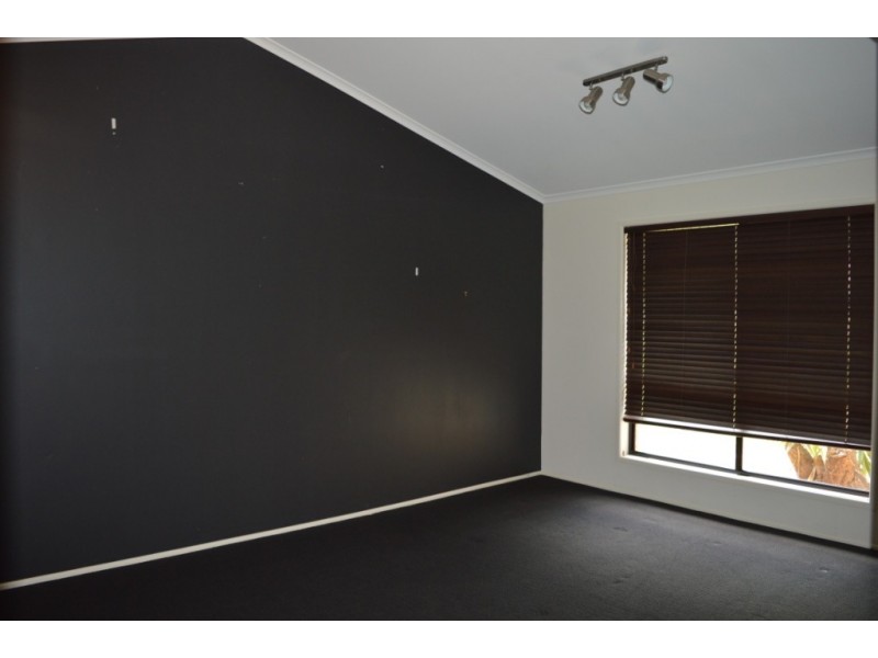 3 Fiona Crt, Laidley Heights QLD 4341