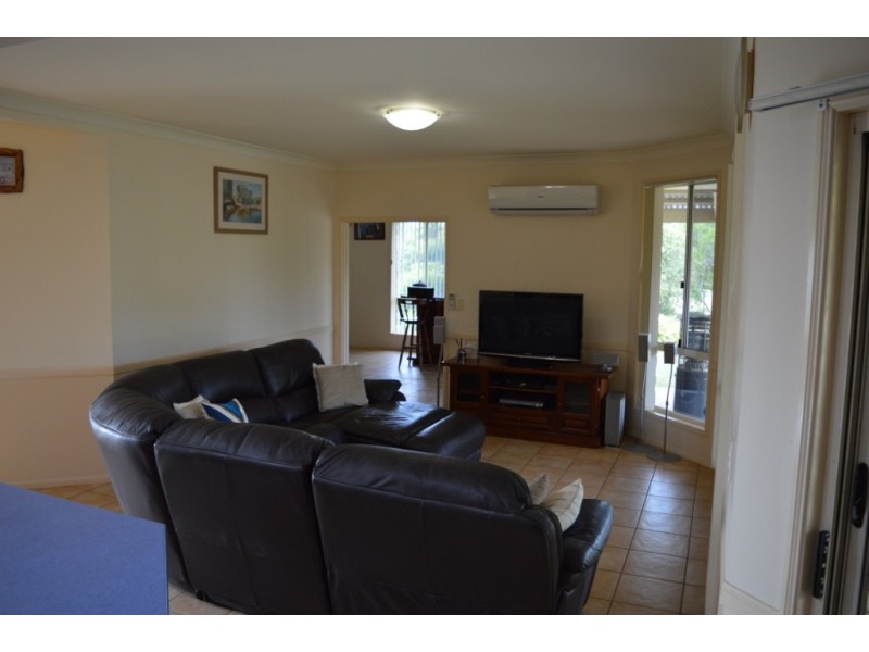 25 Lachlan Way, Placid Hills QLD 4343