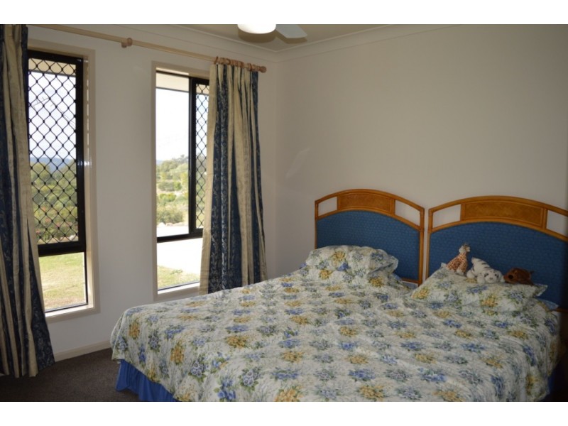 135 Lakes Dr, Laidley Heights QLD 4341