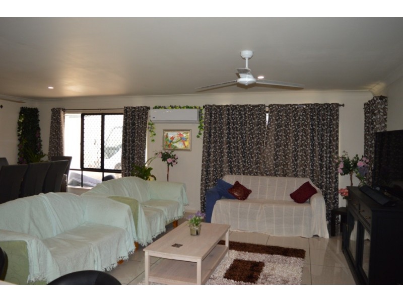 135 Lakes Dr, Laidley Heights QLD 4341