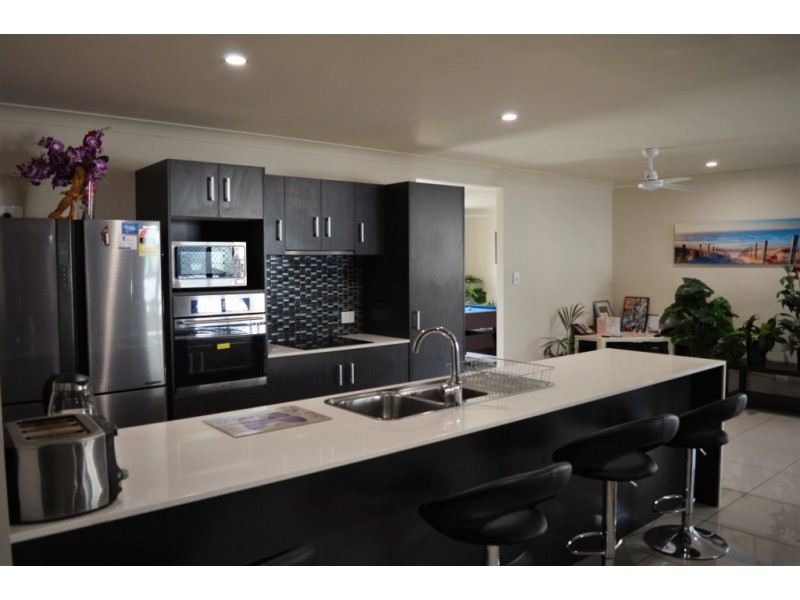 135 Lakes Dr, Laidley Heights QLD 4341