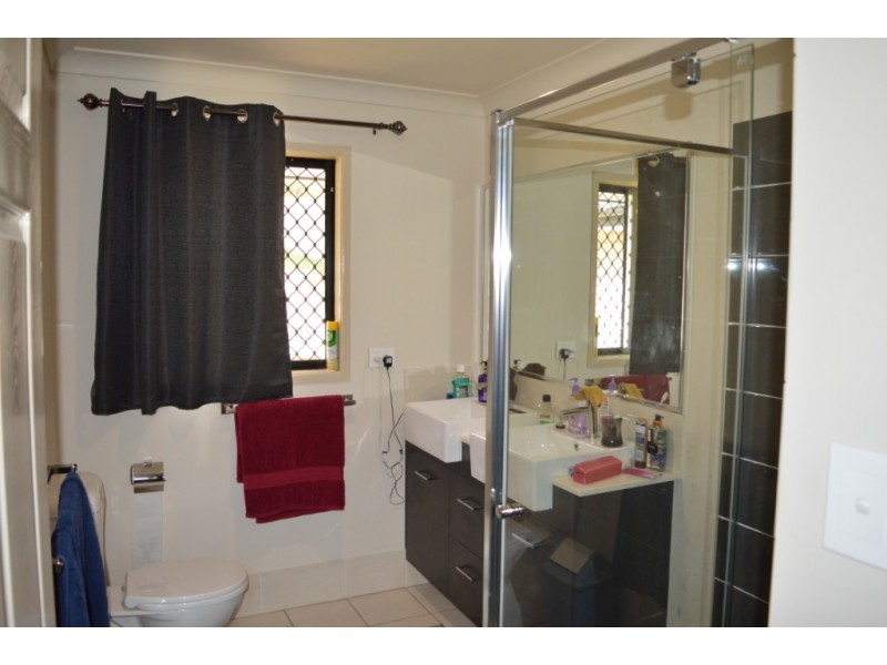 135 Lakes Dr, Laidley Heights QLD 4341