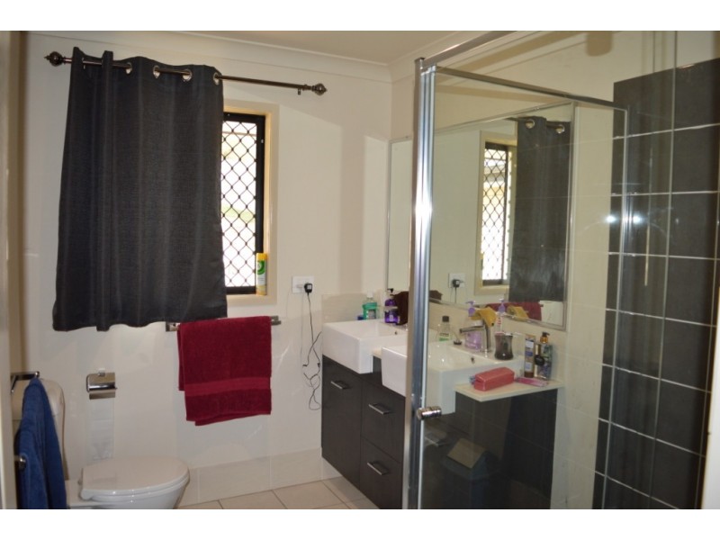 135 Lakes Dr, Laidley Heights QLD 4341