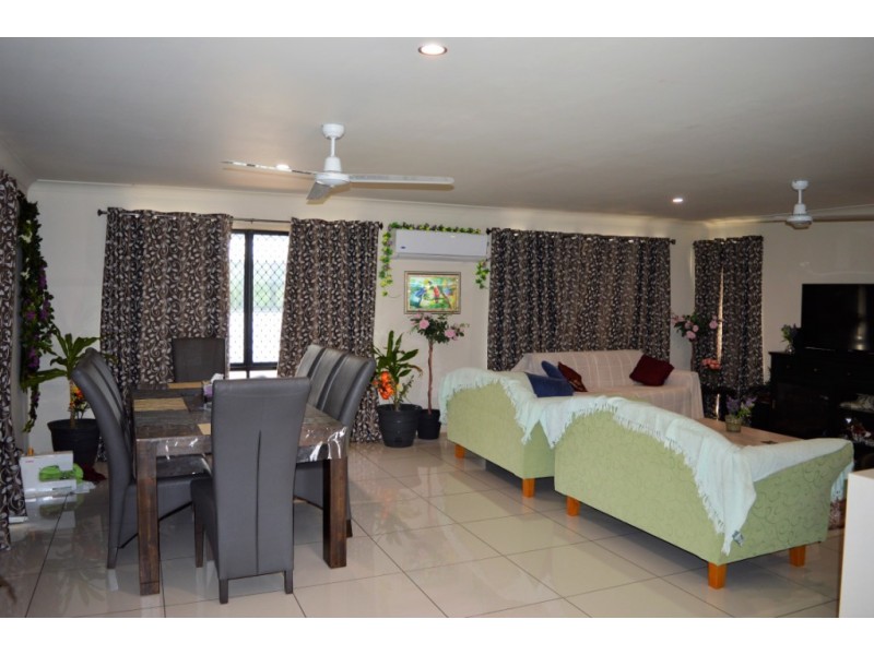 135 Lakes Dr, Laidley Heights QLD 4341