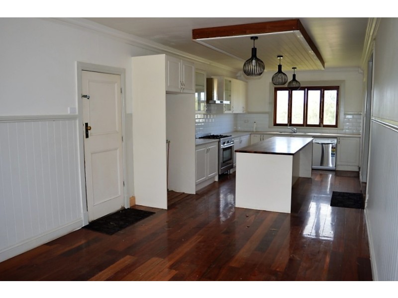 8 Magpie Ave, Regency Downs QLD 4341