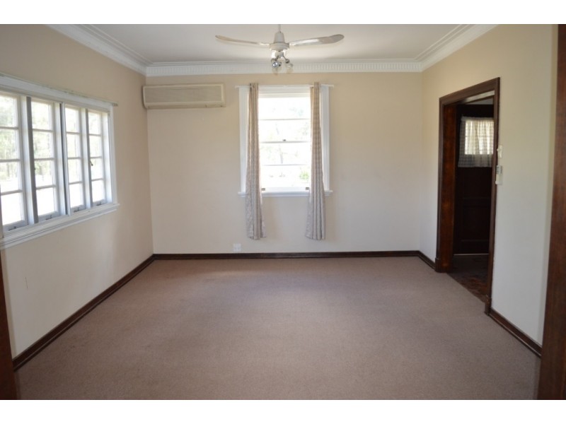 8 Magpie Ave, Regency Downs QLD 4341