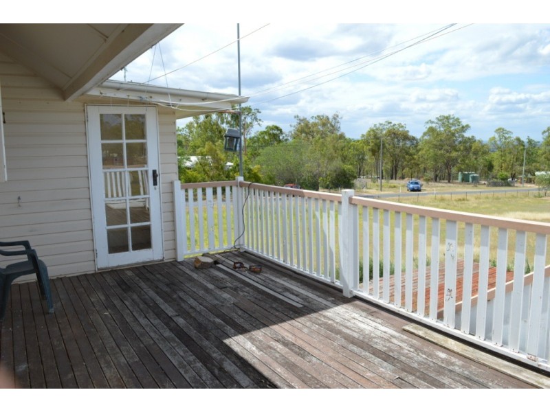 8 Magpie Ave, Regency Downs QLD 4341