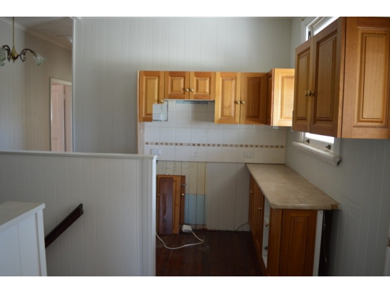 8 Magpie Ave, Regency Downs QLD 4341