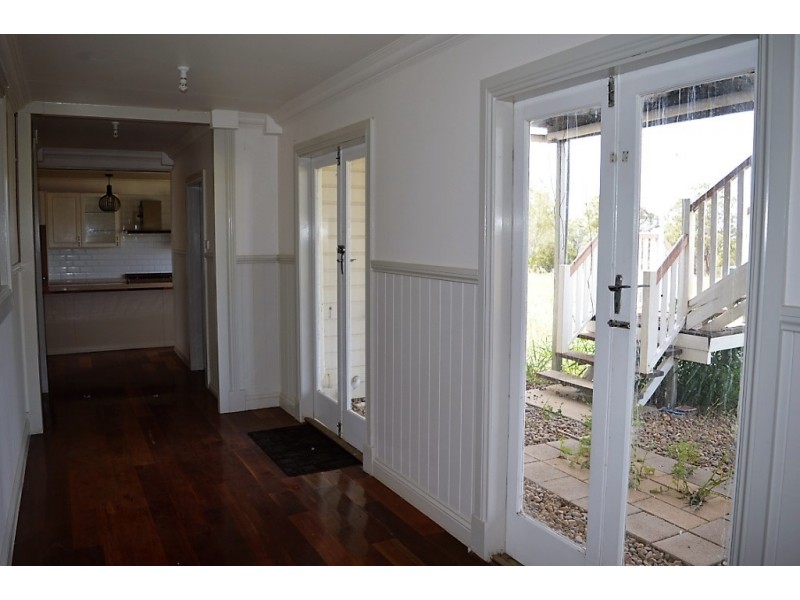 8 Magpie Ave, Regency Downs QLD 4341