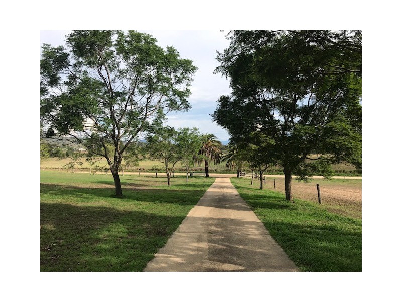 10 McGarrigal Road, Laidley Creek West QLD 4341