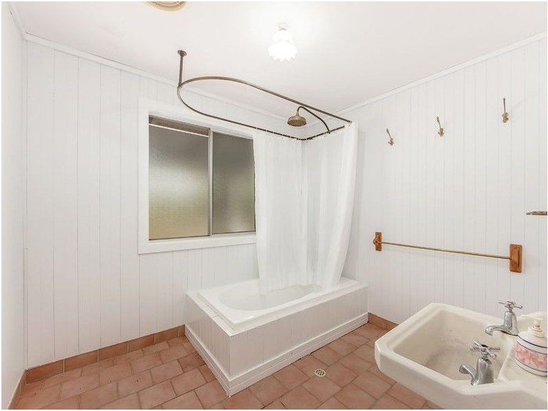 15 Franks Road, Regency Downs QLD 4341