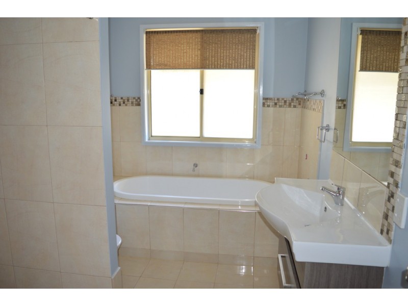 11 Grebe Court, Laidley Heights QLD 4341