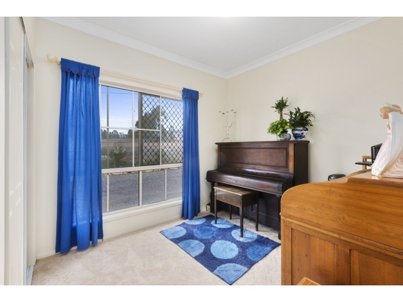 70 Lakes Drive, Laidley Heights QLD 4341