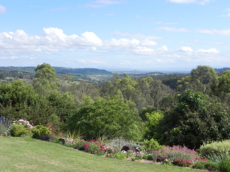49 Mountain Road, Summerholm QLD 4341
